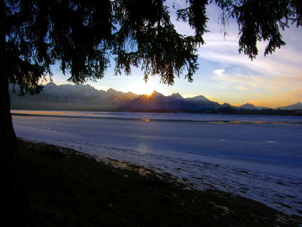 Alpenglueck De Luxe Ferienwohnung Am Forggensee Schwangau Rum bild